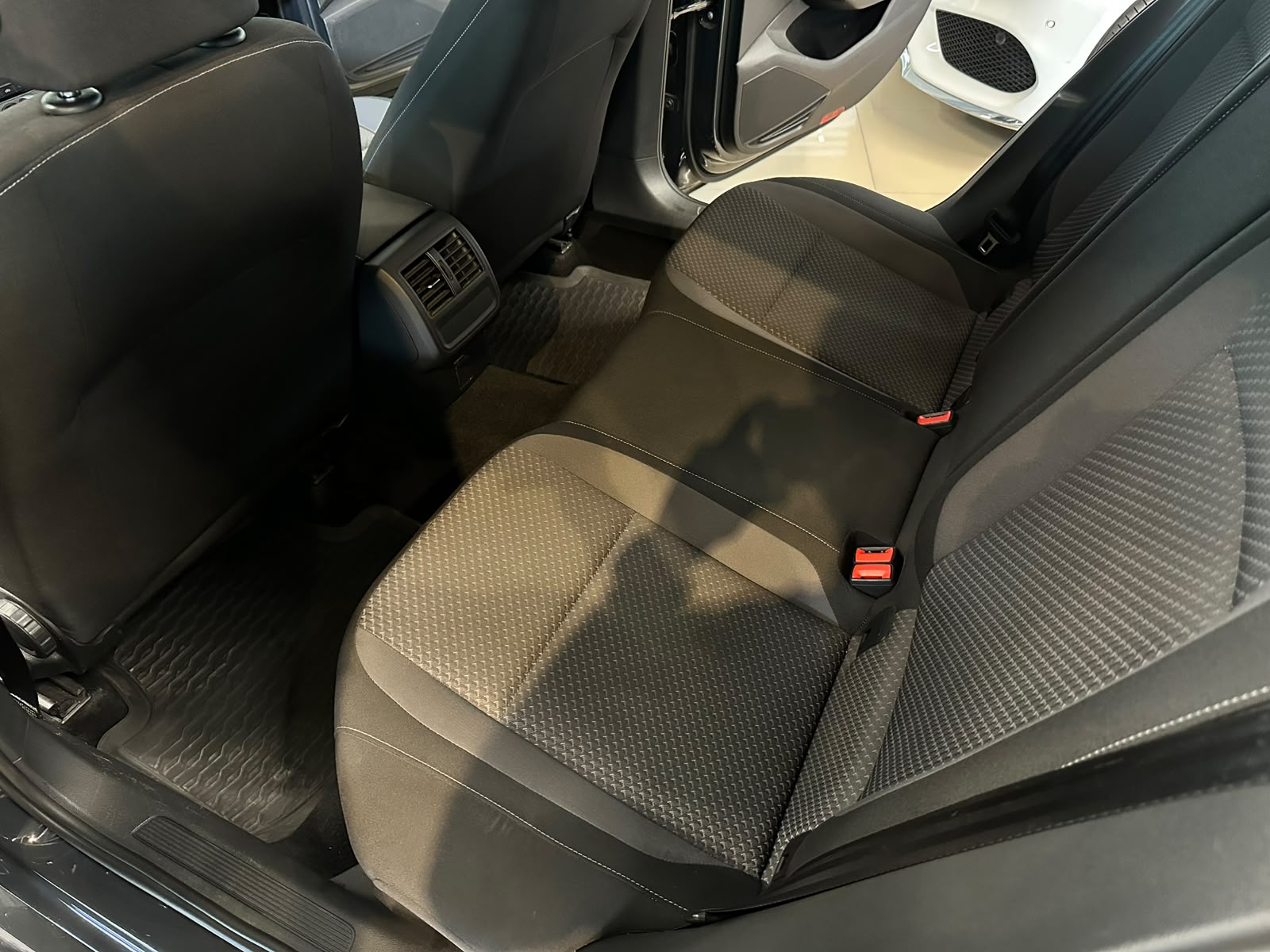 VOLKSWAGEN PASSAT 9